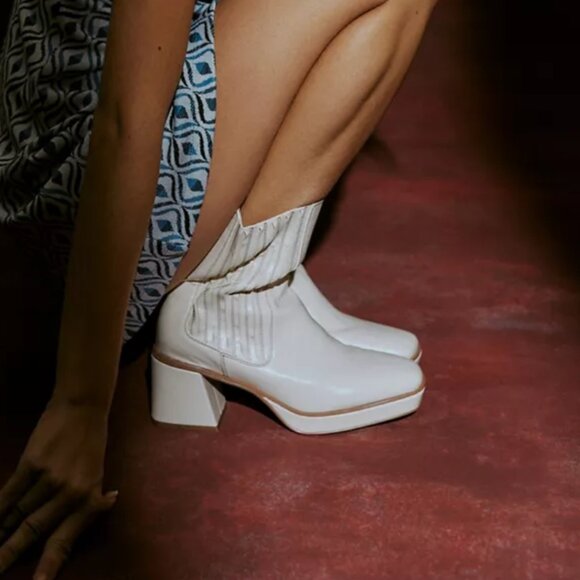 Urban Outfitters Cream Heeled Boots - Picture 2 of 7